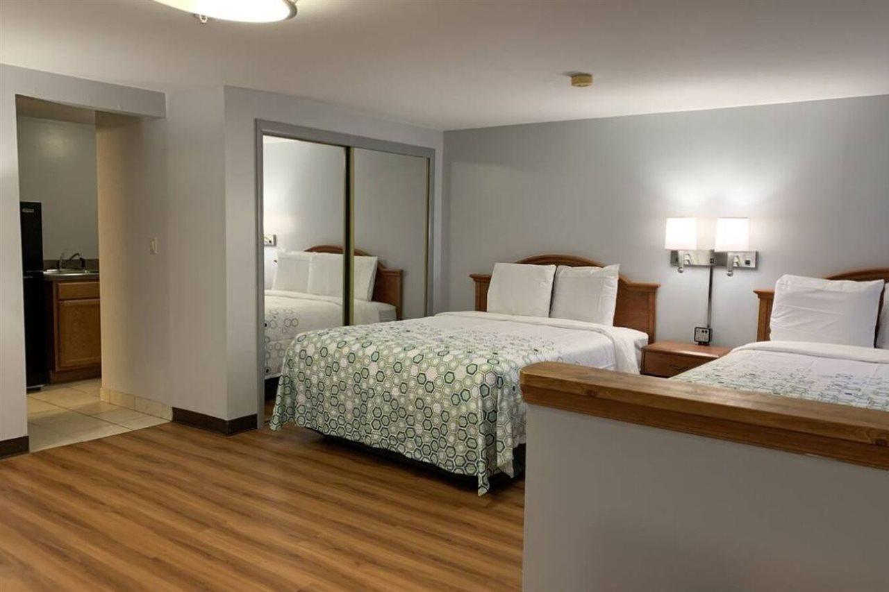 Econo Lodge Inn & Suites Denver Dış mekan fotoğraf