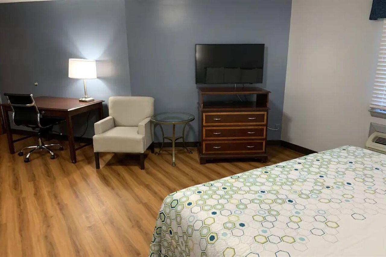 Econo Lodge Inn & Suites Denver Dış mekan fotoğraf