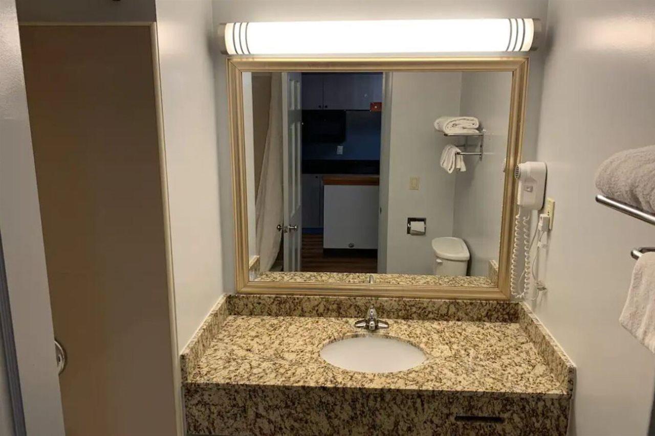 Econo Lodge Inn & Suites Denver Dış mekan fotoğraf