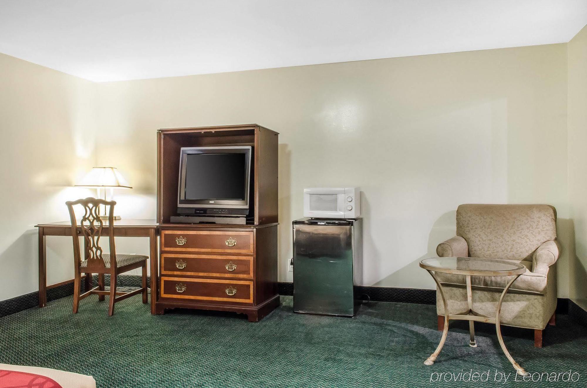 Econo Lodge Inn & Suites Denver Dış mekan fotoğraf