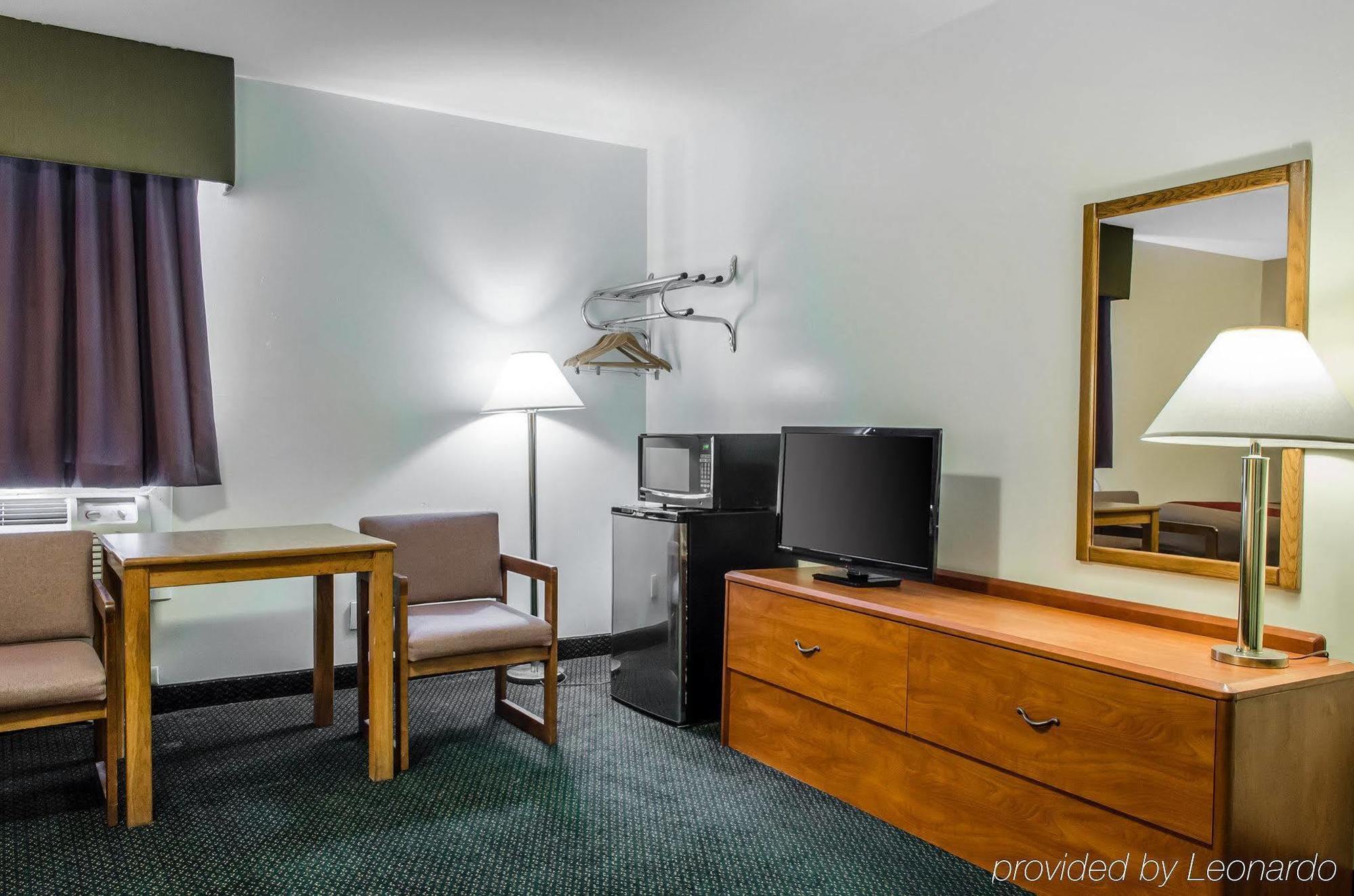 Econo Lodge Inn & Suites Denver Dış mekan fotoğraf