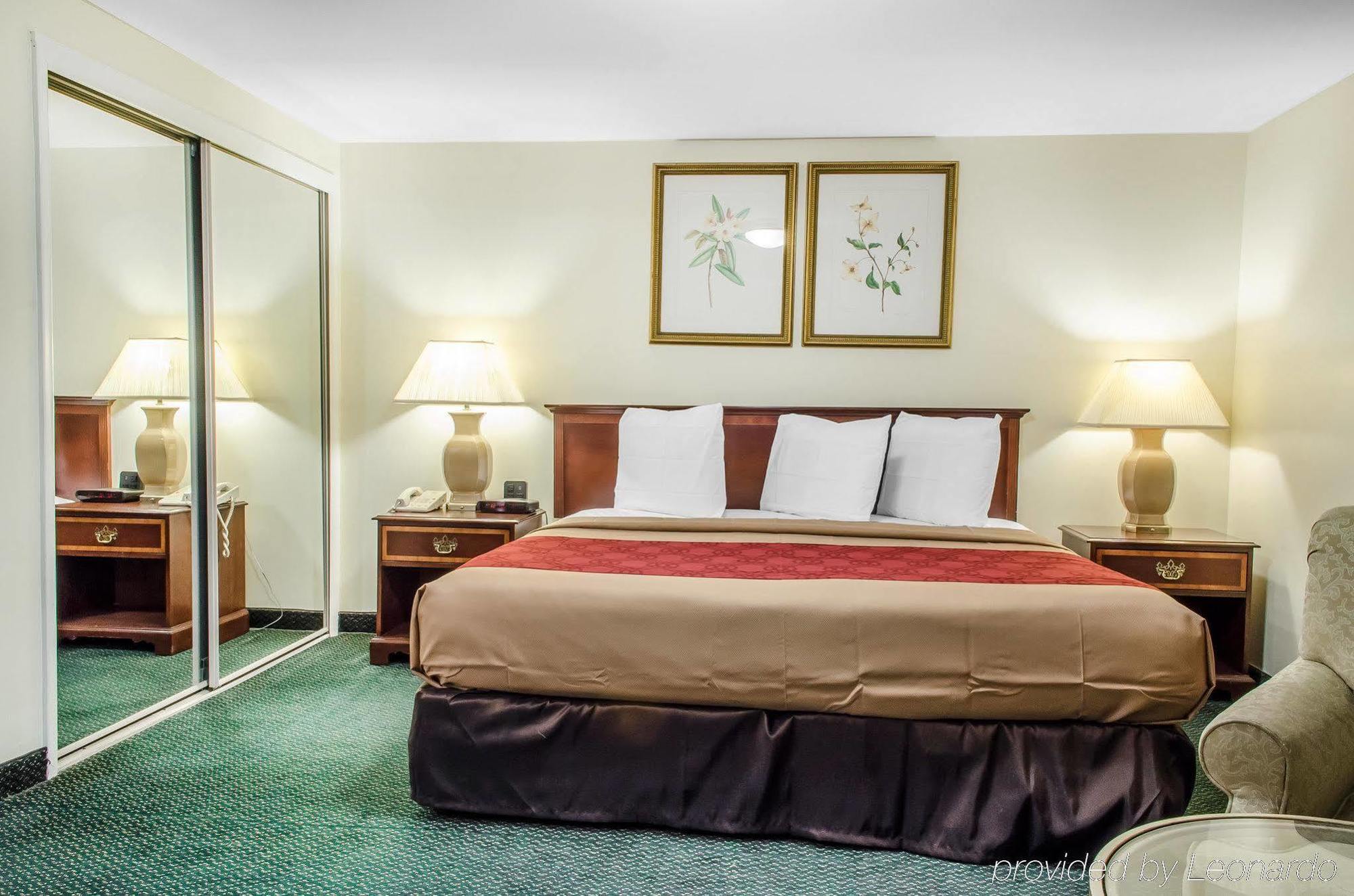 Econo Lodge Inn & Suites Denver Dış mekan fotoğraf