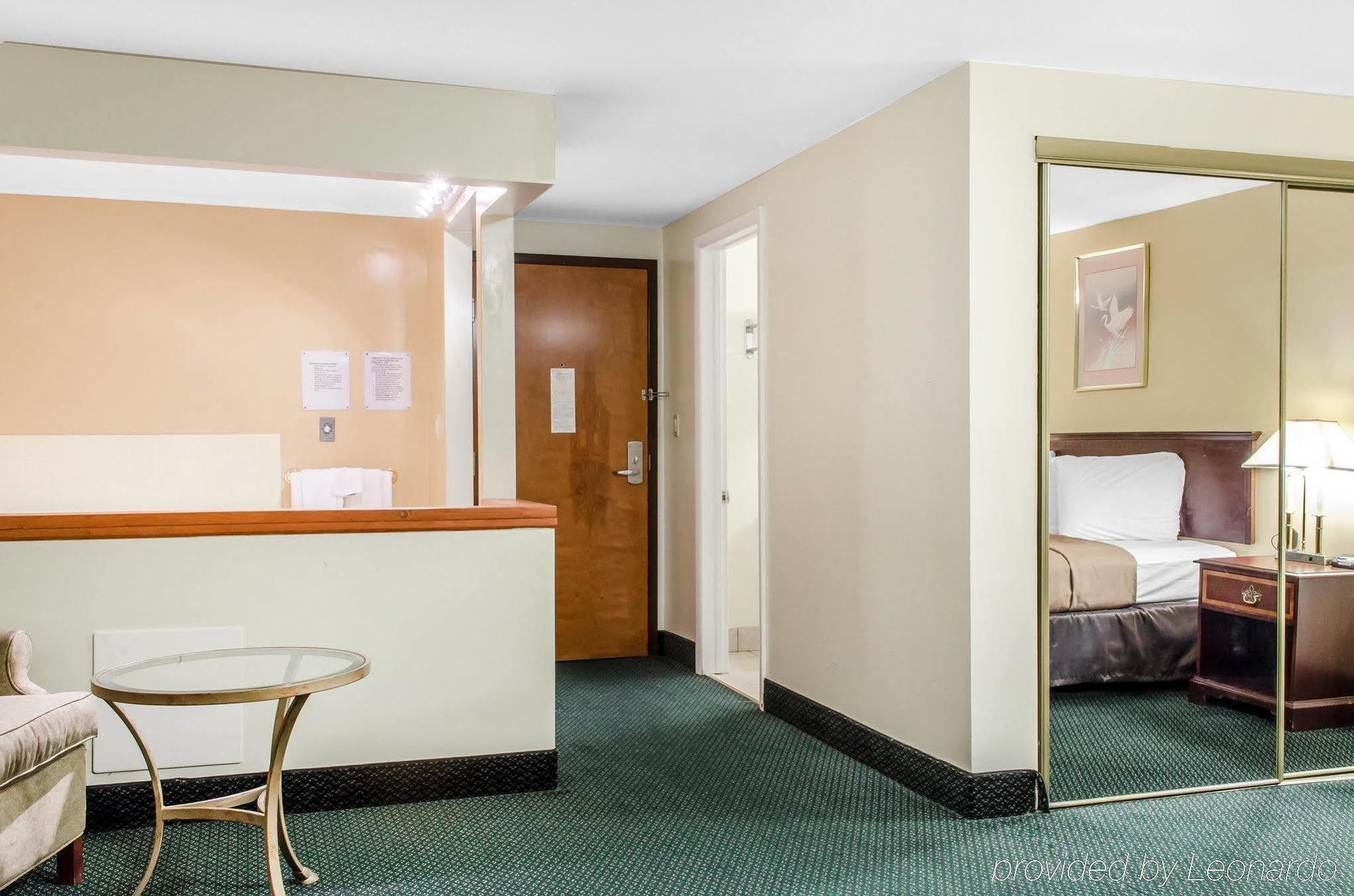 Econo Lodge Inn & Suites Denver Dış mekan fotoğraf