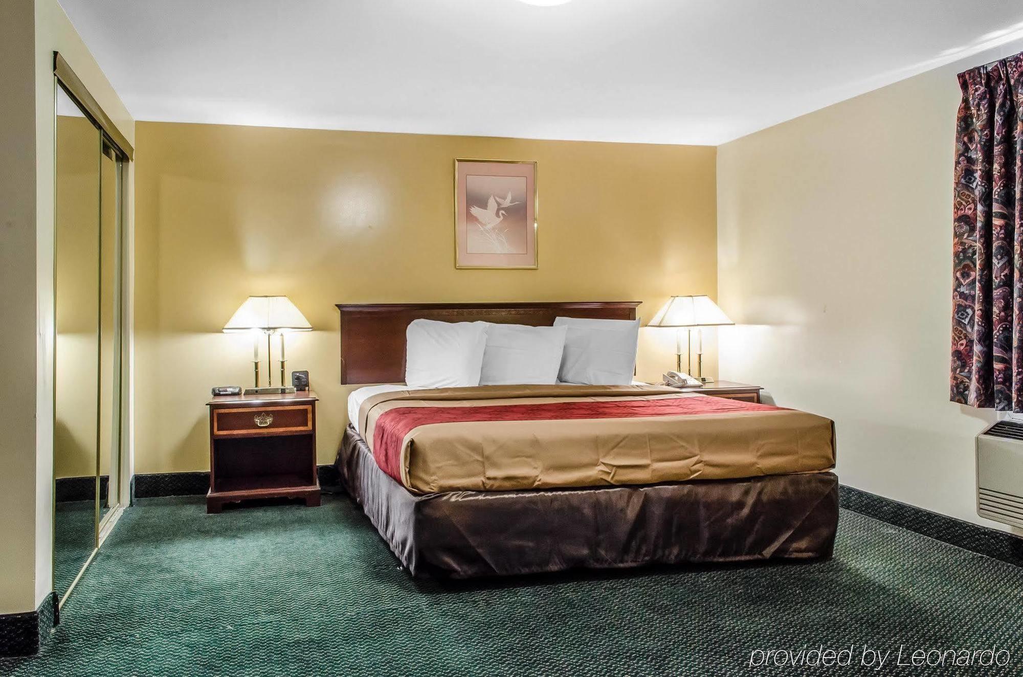 Econo Lodge Inn & Suites Denver Dış mekan fotoğraf