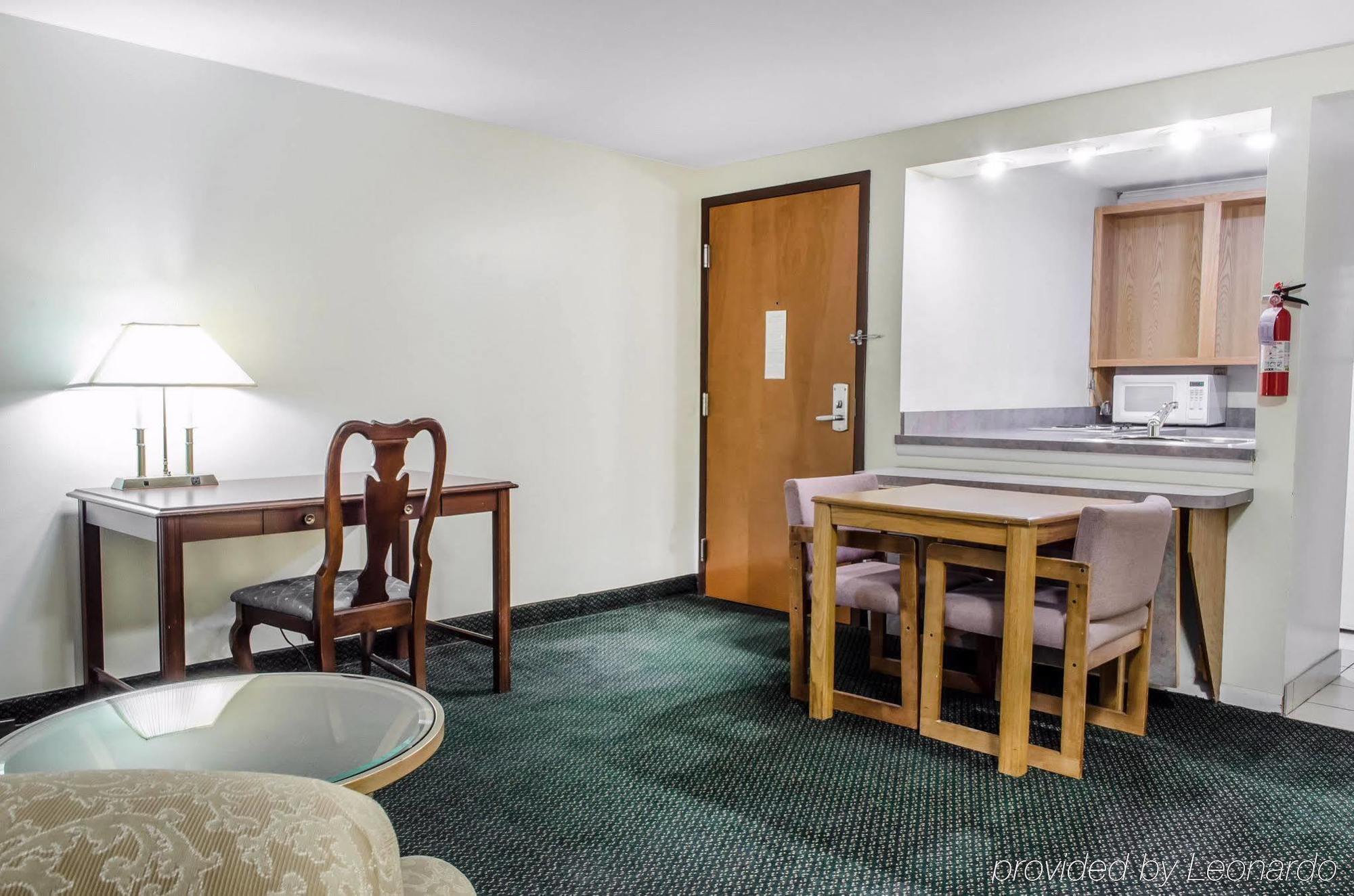 Econo Lodge Inn & Suites Denver Dış mekan fotoğraf
